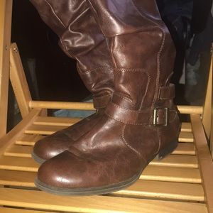 Brown knew high boots!